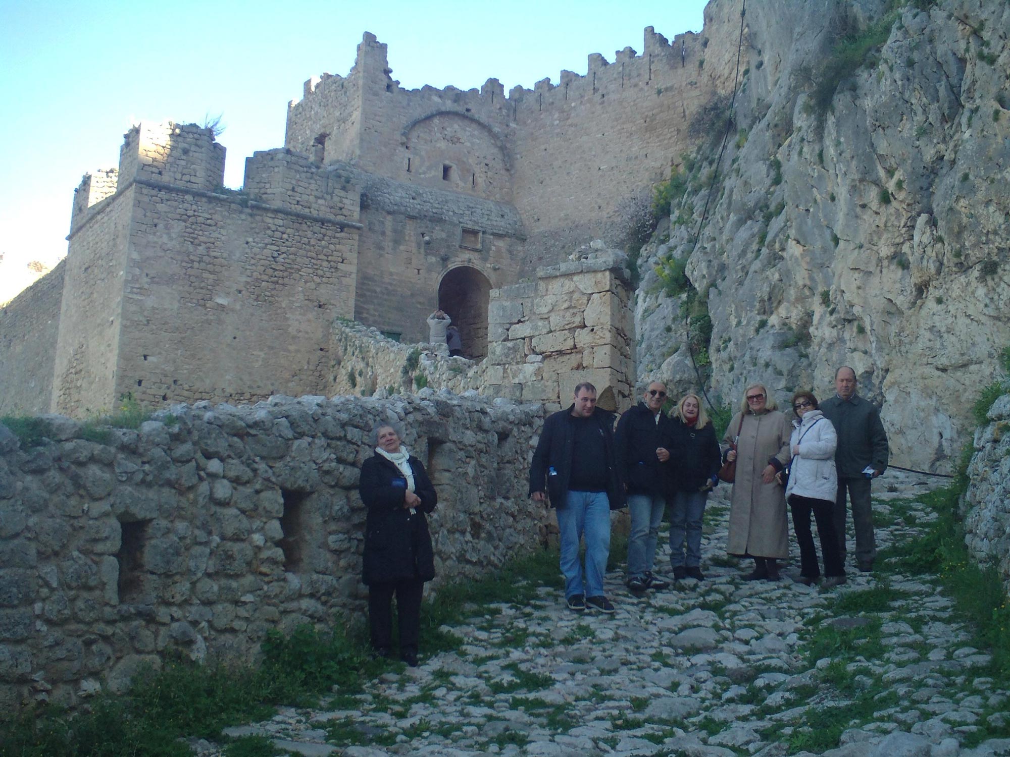 Από την επισκεψη στο Κάστρο της Ακροκορίνθου. (Φωτό: Mανώλης Σόφιλος)