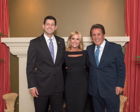 Ο Μανώλης Σταματάκης (δεξιά) με την σύζυγο του και με τον νυν πρόεδρο του Αμερικανικού Κογκρέσου Paul Ryan