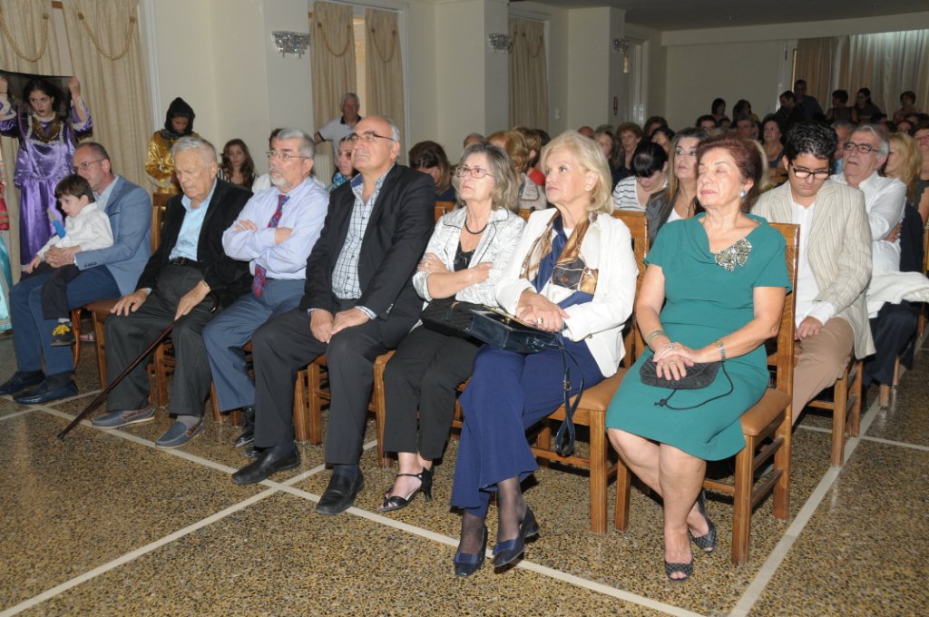 Στιγμιότυπο από τον Εορτασμό.Διακρίνονται η κ.Κορκόνδηλα πρόεδρος της Δωδεκανησσιακής Μέλισσας και η κ. Λίνα Χαραμποπούλου π.πρόεδρος της Ομοσπονδίας Δωδεκανησιακών Σωματείων και Δωδεκανησιακής Μέλισσας.