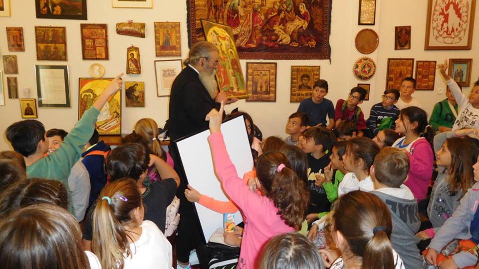 Στιγμιότυπα από την επίσκεψη του 2ου Δημοτικού Σχολείου Καρπάθου επισκέφθηκαν τη Μονή του Αγίου Γεωργίου Βασσών