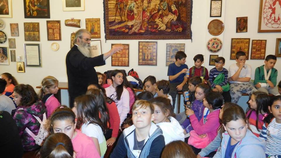Στιγμιότυπα από την επίσκεψη του 2ου Δημοτικού Σχολείου Καρπάθου επισκέφθηκαν τη Μονή του Αγίου Γεωργίου Βασσών