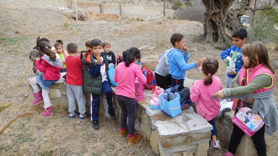 Στιγμιότυπα από την επίσκεψη του 2ου Δημοτικού Σχολείου Καρπάθου επισκέφθηκαν τη Μονή του Αγίου Γεωργίου Βασσών