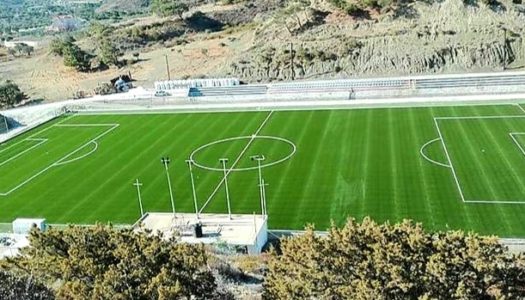 Υπεγράφη η σύμβαση με τον ανάδοχο για τον ηλεκτροφωτισμό του Γηπέδου Πηγαδίων Καρπάθου