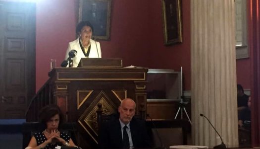 Οι καθηγήτριες Φωτεινή Παζαρτζή, από την Αρκάσα Καρπάθου, και Μαρία Γαβουνέλη στο Politis Online: “Kρατάμε τη λαμπάδα της Νομικής Σχολής Αθηνών αναμμένη”