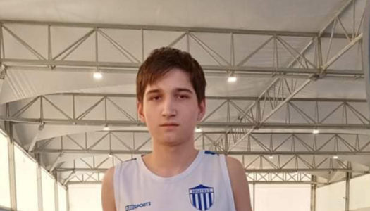 “Karpathos Basketball”: Μηνάς Eμμ. Μελάς, από τις Μενετές Καρπάθου, είναι ένα νέο παιδί – ο νεαρότερος της ομάδας – που προέρχεται από τις Ακαδημίες Μπάσκετ Καρπάθου.