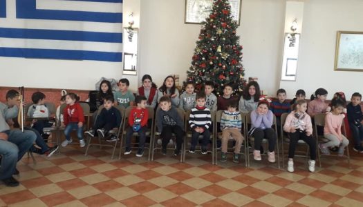 “ΟΜΟΝΟΙΑ” ΑΠΕΡΙΟΥ: Τα παιδιά τραγούδησαν τα Kαρπάθικα κάλαντα των Χριστουγέννων & Πρωτοχρονιάς αλλά και τα Απερίτικα!