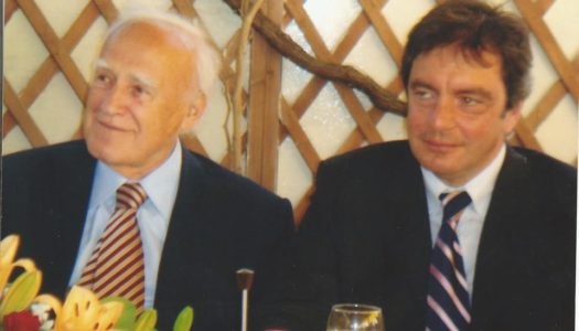 ΜΙΧΑΛΗΣ ΕΡΩΤΟΚΡΙΤΟΣ:Ως Έπαρχος Καρπάθου- Κάσου έγινε η ανακήρυξη του π. Προέδρου Δημοκρατίας Κάρολου Παπούλια ως επίτιμου δημότη Καρπάθου ( Κάρπαθος 5 Ιουνίου 2007).