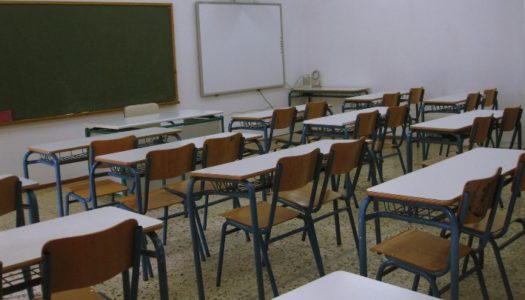 Στο ΕΠΑΛ Καρπάθου και στο ΓΕΛ Απερίου Καρπάθου αφαιρέθηκε τεχνολογικός εξοπλισμός και έκαψαν μία σημαία