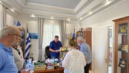 Μιχάλης Ερωτόκριτος, Δήμαρχος Η. Ν. Κάσου: Τιμητική εκδήλωση   προς  τιμή  του  John  και  της  Nelly Peters