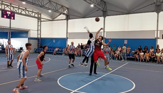 Karpathosbasketball: Το Μεσοχώρι επικράτησε άνετα του “Πρωτέα” Απερίου με 67-25 στον πρώτο ημιτελικό του 13ου καλοκαιρινού τουρνουά μπάσκετ και πήρε το εισιτήριο της πρόκρισης για τον τελικό του Σαββάτου