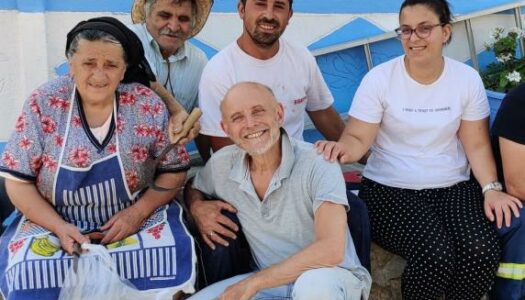 Giuseppe Cederna, l’oste di «Mediterraneo» di Salvatores: «Servo davvero ai tavoli su un’isola greca»