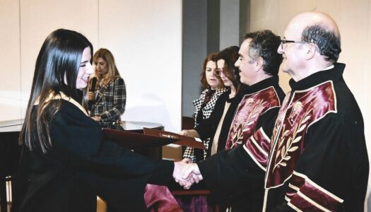 H Aγγελική Γιώργου Διακονή, από τις Μενετές Καρπάθου, έλαβε το πτυχίο της από το Οικονομικό Πανεπιστήμιο Αθηνών ( ΑΣΟΕΕ)