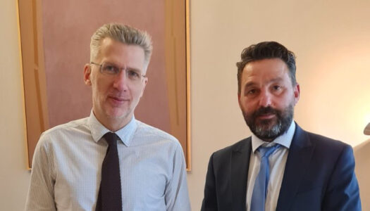 Συνάντηση Δημάρχου Χάλκης κ. Φραγκάκη Ευάγγελου με τον Υπουργό Επικρατείας της Ελληνικής Κυβέρνησης κ. Άκη Σκέρτσο στο Μέγαρο Μαξίμου για το θέμα της επανακατοίκησης του Χωριού στην Χάλκη.