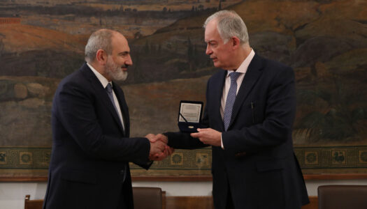 Συνάντηση στη Βουλή των Ελλήνων: Πρωθυπουργός της Αρμενίας,  Νikol Pashinyan με τον πρόεδρο της Βουλής Κωνσταντίνο Τασούλα