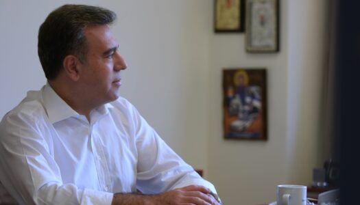 ΜΑΝΟΣ ΚΟΝΣΟΛΑΣ: «Πράξη συνείδησης η επιλογή μου να μην ψηφίσω το νομοσχέδιο για τον γάμο των ομόφυλων»