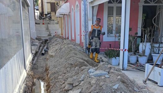 Δήμος Καρπάθου: Αποκατάσταση προβλήματος σε ένα ακόμη κεντρικό σημείο των Πηγαδίων από την Υπηρεσία Ύδρευσης.