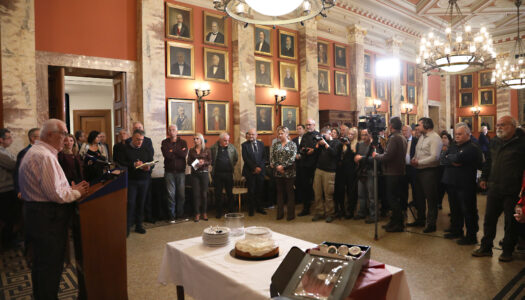 Ο Πρόεδρος της Βουλής κ. Νικήτας Κακλαμάνης στην κοπή της πίτας των κοινοβουλευτικών συντακτών