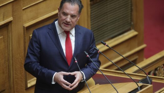  Άδωνις Γεωργιάδης: Επεκτείνεται σε 12 νοσοκομεία το ηλεκτρονικό βραχιολάκι | Νοσοκομείο Καρπάθου| Τι είπε στη Βουλή