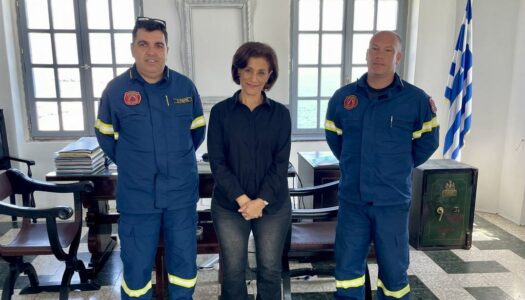 Εθιμοτυπική επίσκεψη πραγματοποίησε σήμερα ο Διοικητής της Περιφερειακής Πυροσβεστικής Διοίκησης Νοτίου Αιγαίου (ΠΕΠΥΔ), Αντιπύραρχος Ζώης Γιώτης, στο Επαρχείο Καρπάθου, συνοδευόμενος από τον Πυραγό Δημήτρη Αϊβάτογλου.