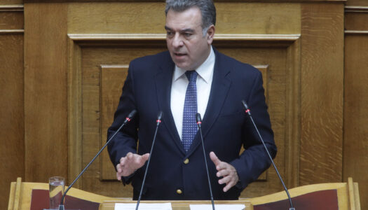 Προτάσεις αλλαγών στο θεσμικό πλαίσιο από τον Μάνο Κόνσολα για να αντιμετωπιστεί το πρόβλημα υποστελέχωσης των νησιωτικών δήμων