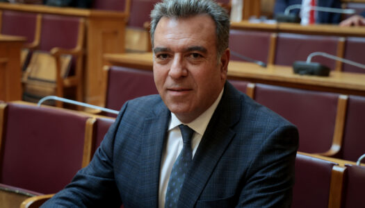 ΜΑΝΟΣ ΚΟΝΣΟΛΑΣ: «Δύο νέα προγράμματα για τη στήριξη μικρών και πολύ μικρών επιχειρήσεων σε νησιά με πληθυσμό έως 3.100 κατοίκους»