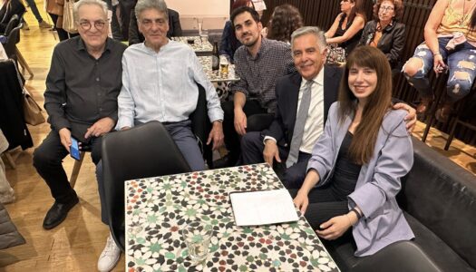 Βασίλης Υψηλάντης: Να είναι καλοτάξιδο το βιβλίο  του Μηνά Βιντιάδη «Ο Ήλιος είναι Έλληνας» και να απολαμβάνουμε με υγεία τα τραγούδια!