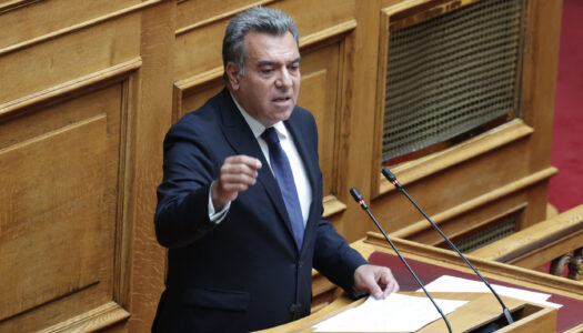 Παρέμβαση του Μάνου Κόνσολα για τους εργαζόμενους στο πρόγραμμα κοινωφελούς εργασίας στις κλειστές ελεγχόμενες δομές