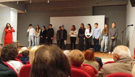 Δήμος Καρπάθου: Οι μαθητές του Γυμνασίου Καρπάθου  σε συνεργασία  με τον Δήμο Καρπάθου οργάνωσαν εκδήλωση αφιερωμένη στον «συγγραφέα των Χριστουγέννων», Αλέξανδρο Παπαδιαμάντη