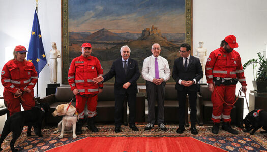 Δωρεά δύο σκύλων-διασωστών από τη Βουλή των Ελλήνων για την ενίσχυση της Κυνοφιλικής Ομάδας Έρευνας και Διάσωσης του Ελληνικού Ερυθρού Σταυρού