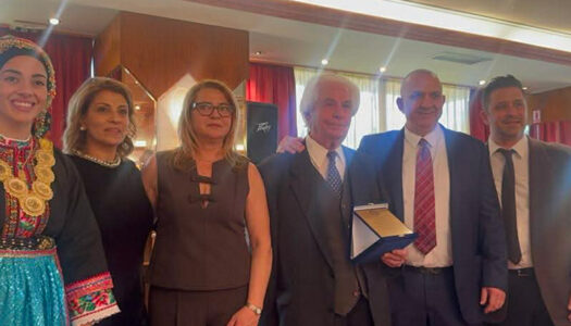 Ο Μανώλης Ιω. Κωνσταντινίδης, από την Αρκάσα Καρπάθου, Ομότιμος Καθηγητής Θεολογικής Σχολής Παν/μίου Αθηνών τιμήθηκε από τον Σύλλογο Απ. Αρκασιωτών Καρπάθου