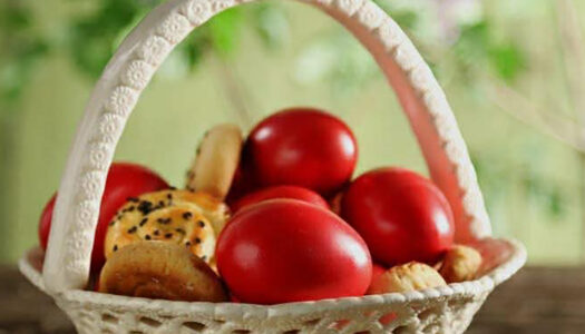 Αννα Σακελλαριδη: Κάτι κρατούσε σφιχτά στο χέρι. Ένα μικρό σβώλο από χώμα από την αγαπημένη γη. Χώμα ελληνικό.