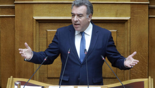 ΜΑΝΟΣ ΚΟΝΣΟΛΑΣ: «Να διατεθούν νέα σχολικά λεωφορεία για τους μαθητές και τις μαθήτριες που φοιτούν σε ειδικά σχολεία  στα Δωδεκάνησα»