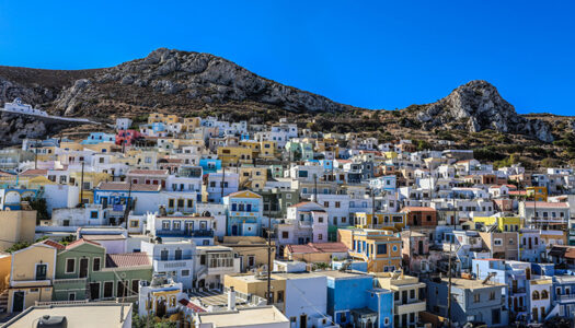 Αυτό είναι το νησί των Δωδεκανήσων που «δεν χωρά μέσα σε συνηθισμένους ταξιδιωτικούς οδηγούς»