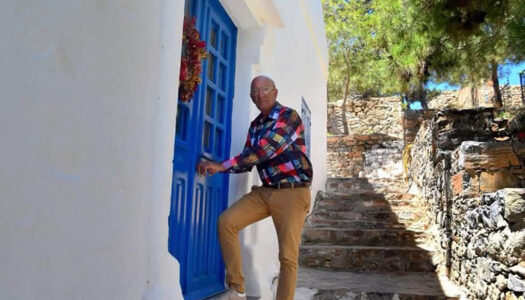 Μηνάς Περσελής: Ένα μεγάλο ΕΥΧΑΡΙΣΤΩ στους μαθητές μου και στους συναδέλφους για την άπειρη αγάπη και σεβασμό 44 χρόνια!