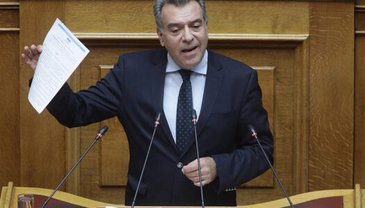 Μάνος Κόνσολας: «Μέτρα φορολογικής ελάφρυνσης για τους ελεύθερους επαγγελματίες στις νησιωτικές περιοχές».
