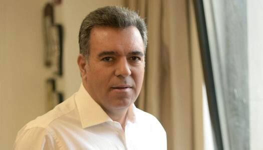 ΜΑΝΟΣ ΚΟΝΣΟΛΑΣ: «Πως θα μειωθούν κατά 30% οι λογαριασμοί του ρεύματος μέσα σε μία τριετία»